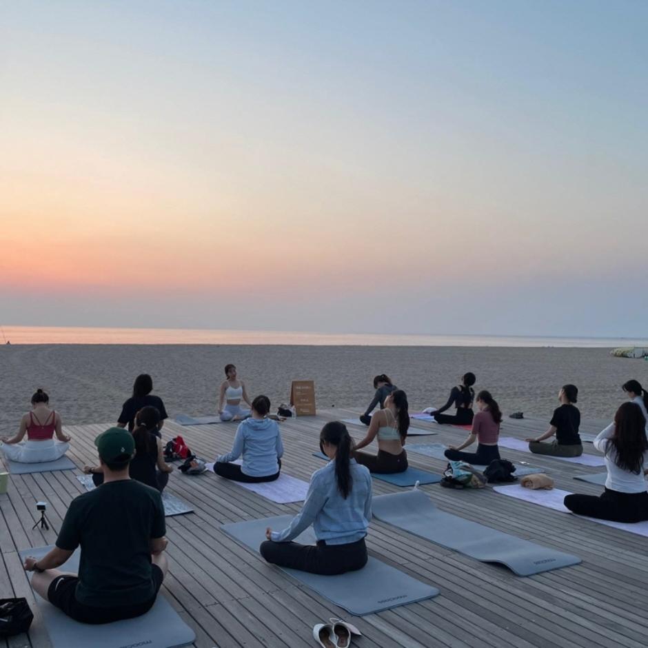 17:00 · Ocean-View Sunset Yoga & Grounding schedule