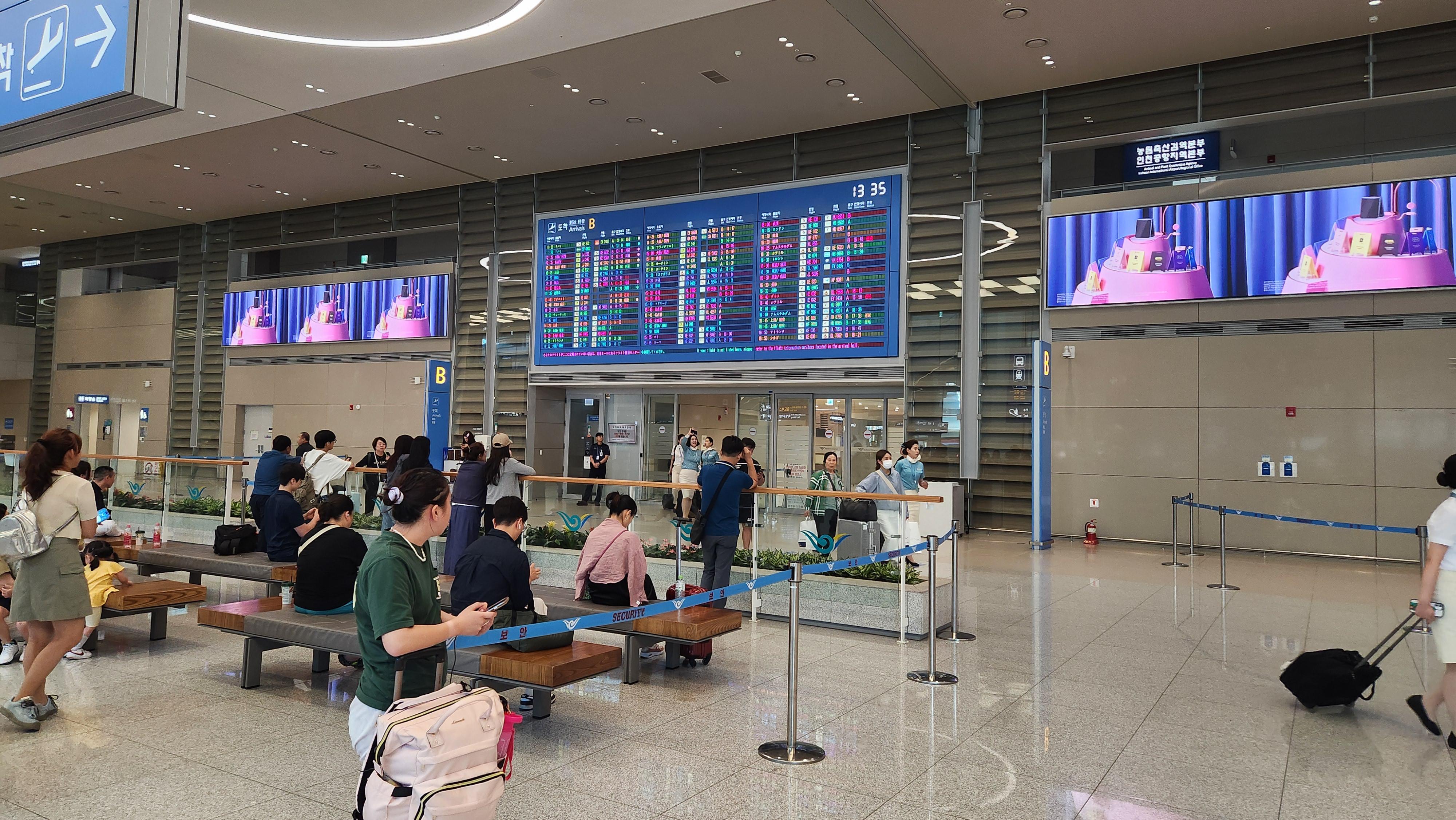 10:00 · Arrival in Seoul & Private Hotel Transfer schedule