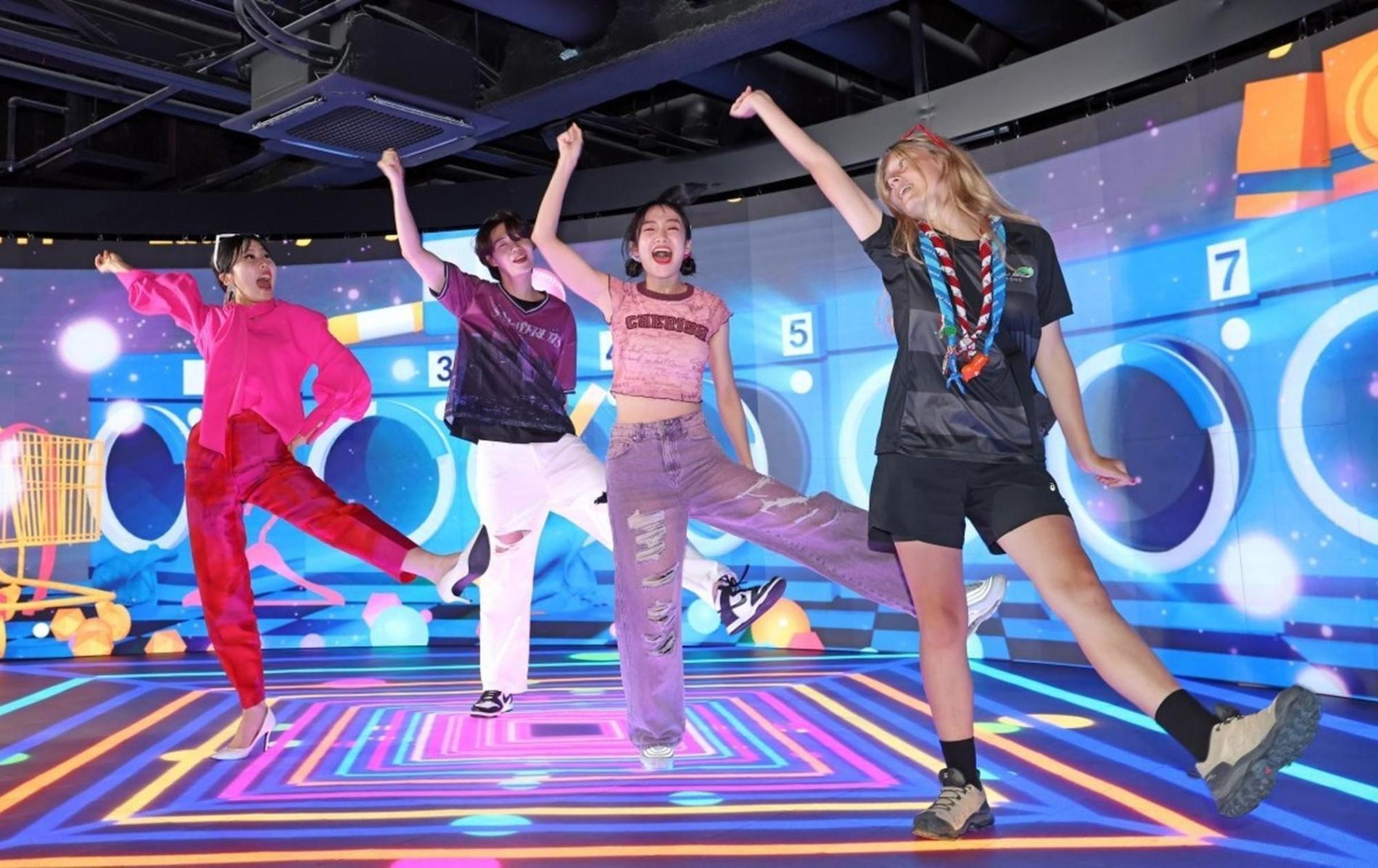 15:00 · HiKR Ground K-POP Studio & Digital Culture Experience schedule